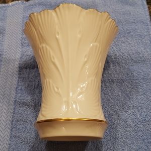 Vintage Lenox vase, Cranford pattern 🎟